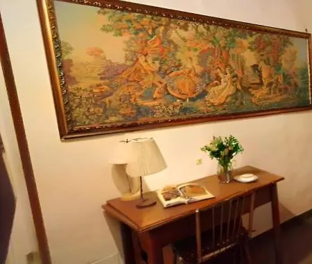 Center Apartment *